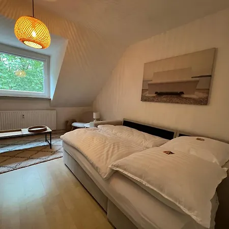 Apartment 50qm Dachgeschoss Zentral In Ehrenfeld - Friederika I *